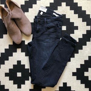 FRAME LE SKINNY DE JEANNE ANKLE JEANS DELMAR GREY